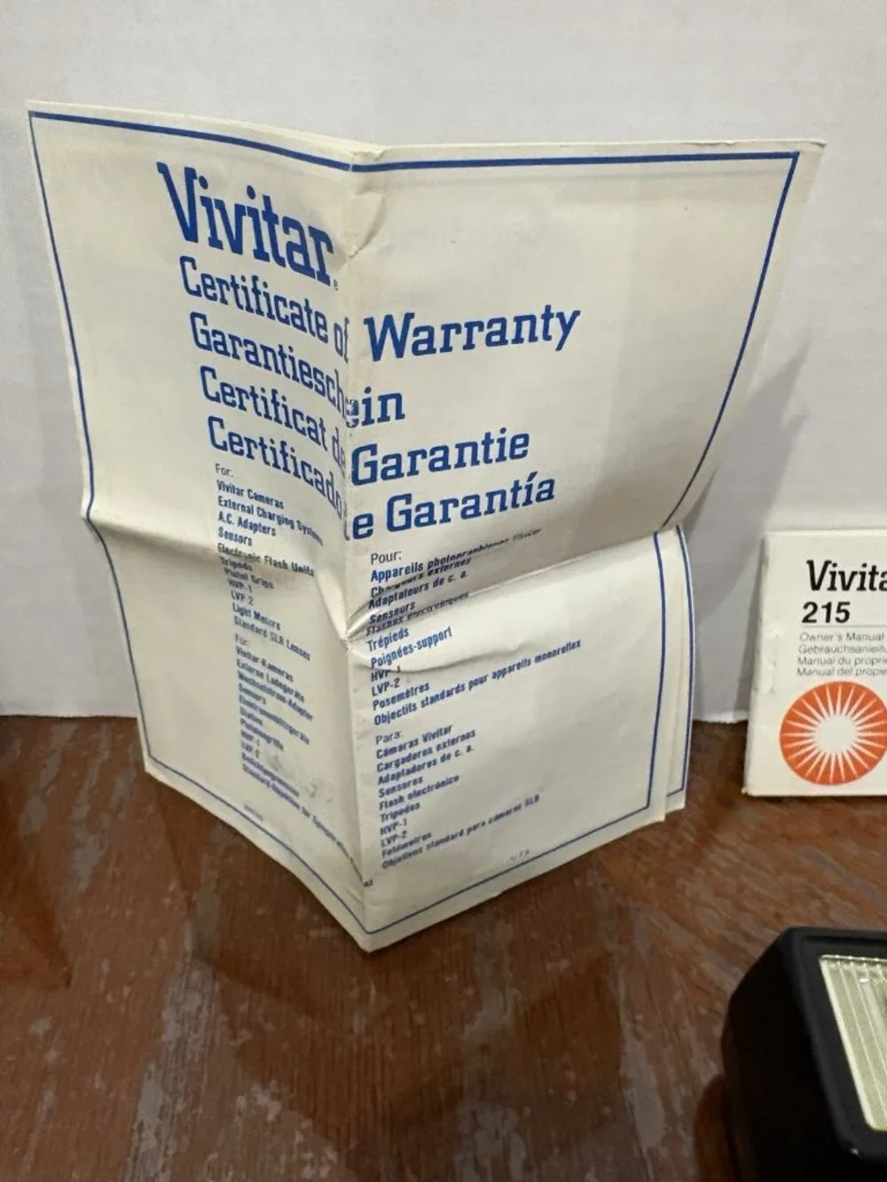 Vivitar Auto 215 Compact Electronic Flash w/Sync cord Manual Tested